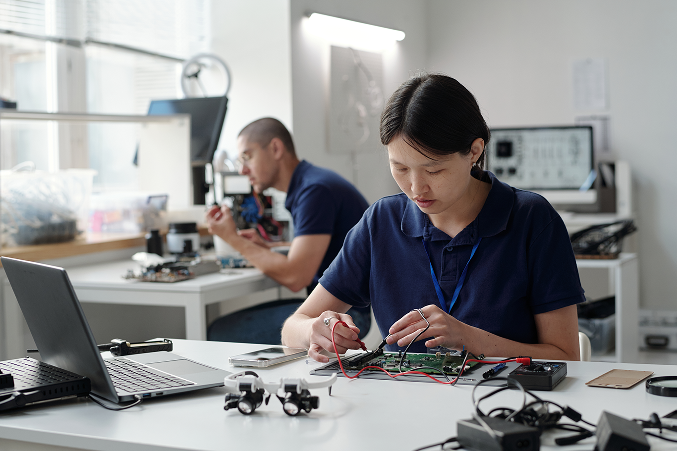 GETT team while assembling products